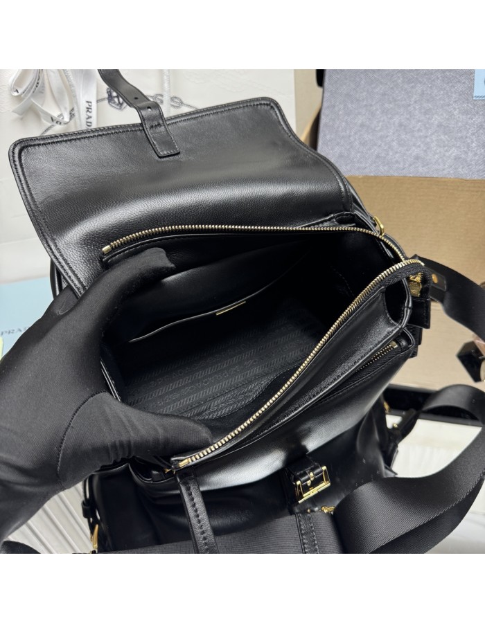 Borsa Prada Explore medium in nappa con pattina PRADA