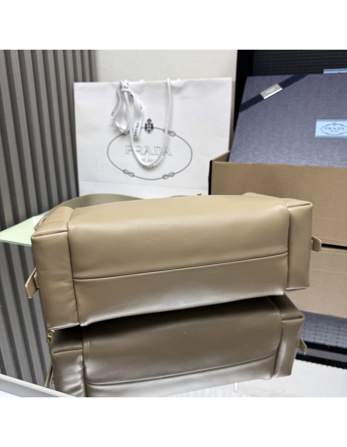 Borsa Prada Explore large in nappa PRADA