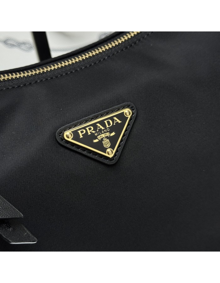 Borsa Prada Explore large in Re-Nylon e pelle PRADA