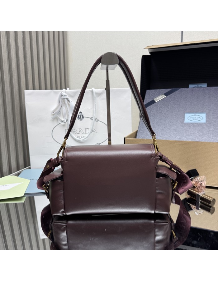 Borsa Prada Explore medium in nappa con pattina PRADA