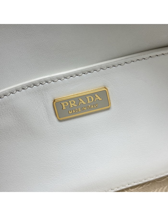Borsa Prada Explore medium in nappa con pattina PRADA