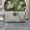 Pouch GG Marmont con cinturino GUCCI