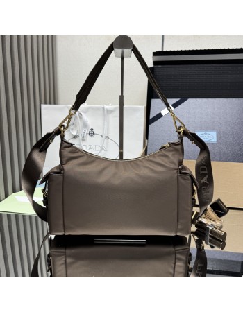 Borsa Prada Explore large in Re-Nylon e pelle PRADA