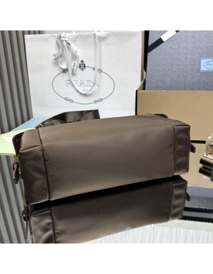 Borsa Prada Explore large in Re-Nylon e pelle PRADA