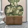 Pouch GG Marmont con cinturino GUCCI