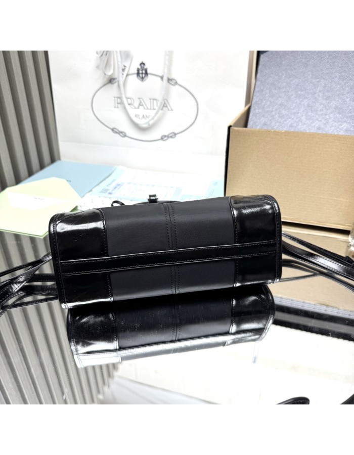 Borsa a mano Prada Bonnie small in Re-Nylon e pelle PRADA