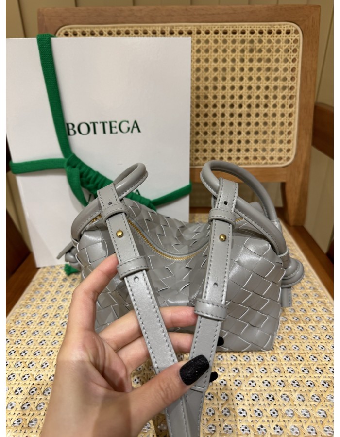 Loop top handle BOTTEGA VENETA