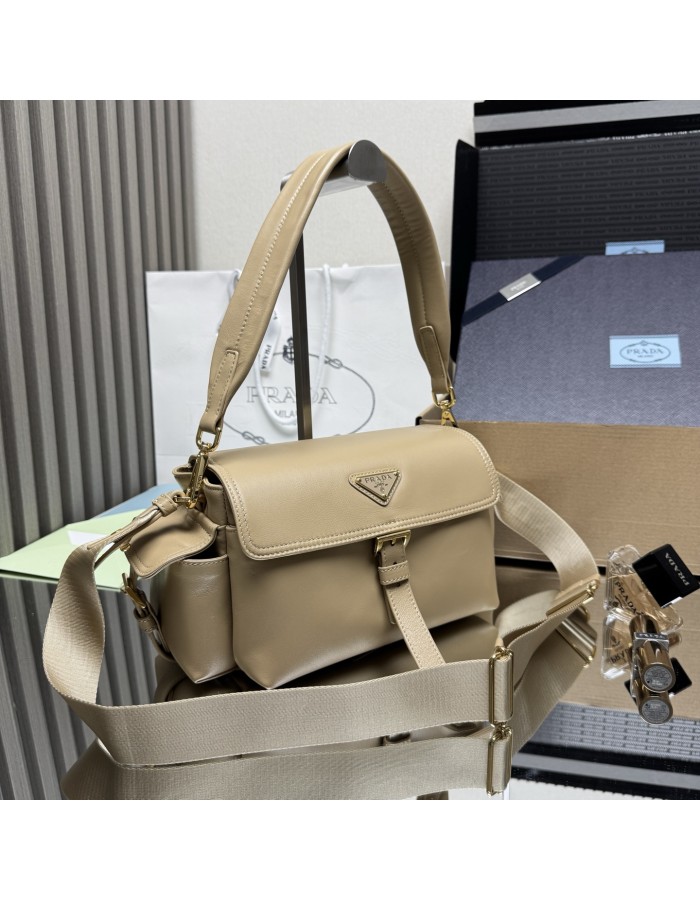 Borsa Prada Explore medium in nappa con pattina PRADA