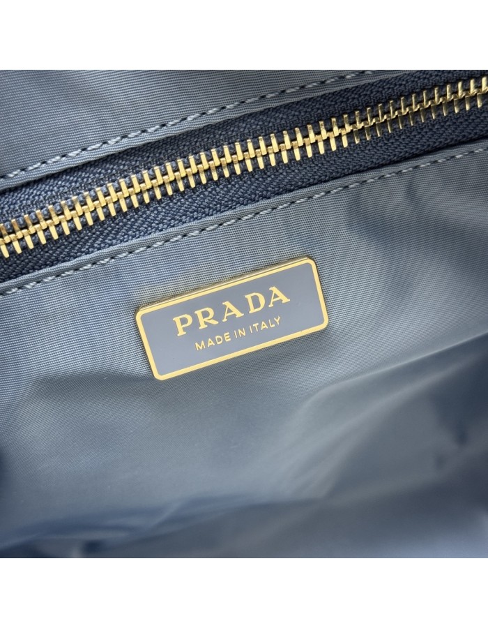 Borsa Prada Explore large in Re-Nylon e pelle PRADA