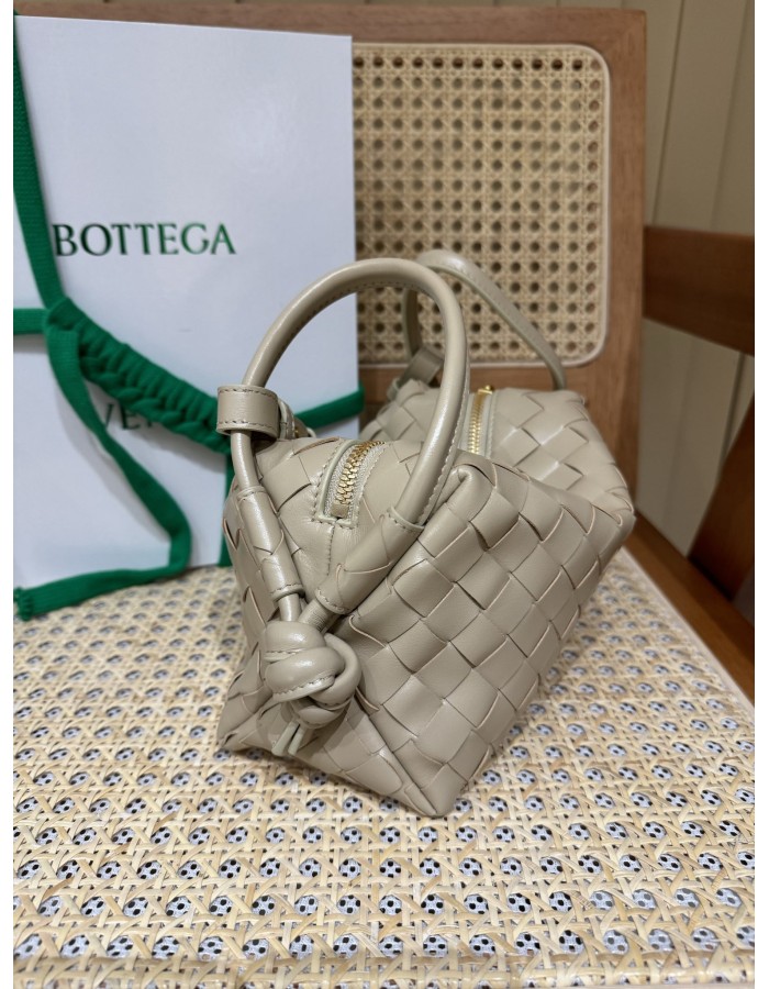 Loop top handle BOTTEGA VENETA