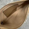 Pouch GG Marmont con cinturino GUCCI