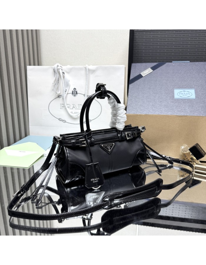 Borsa a mano Prada Bonnie small in Re-Nylon e pelle PRADA
