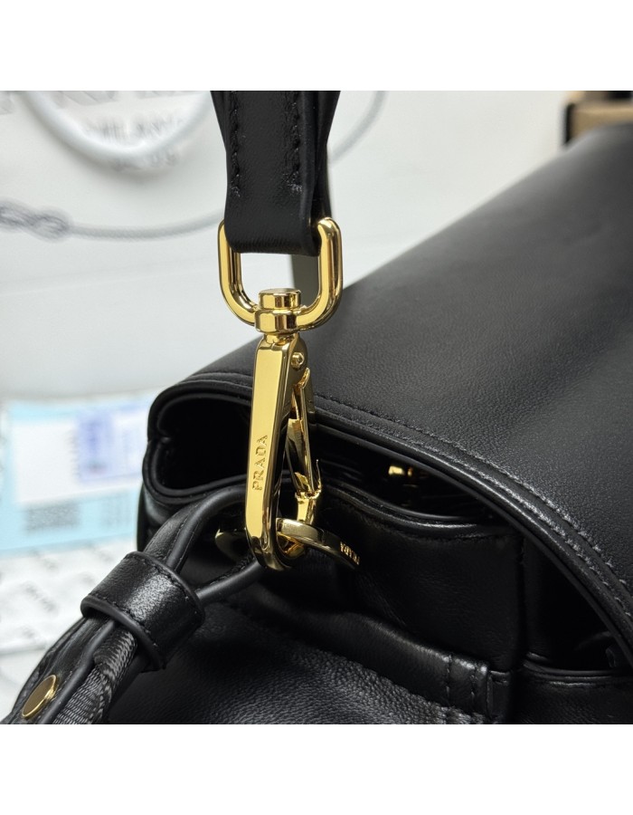 Borsa Prada Explore medium in nappa con pattina PRADA