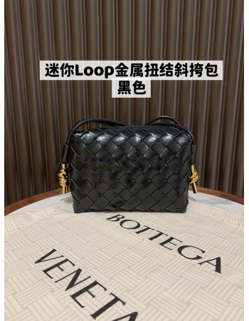 Mini Loop Metal Knot BOTTEGA VENETA