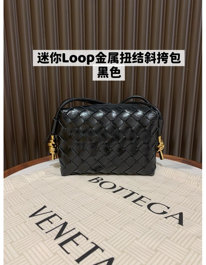 Mini Loop Metal Knot BOTTEGA VENETA