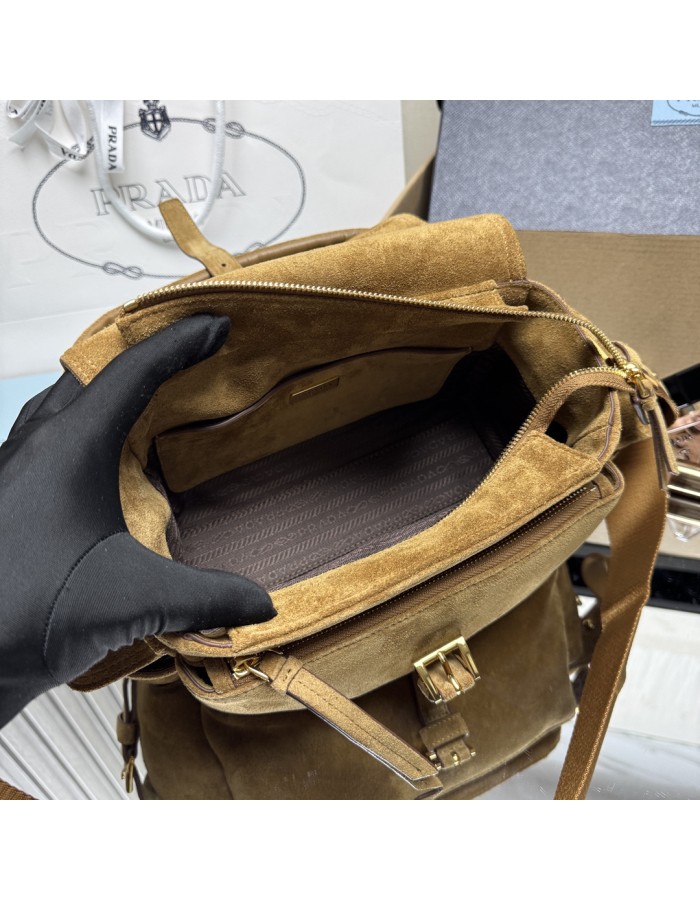Borsa a spalla Prada Explore medium in pelle scamosciata PRADA
