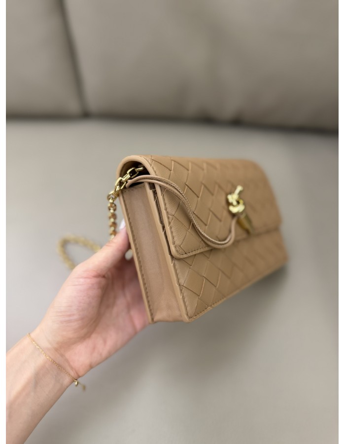Pochette Andiamo con catena BOTTEGA VENETA