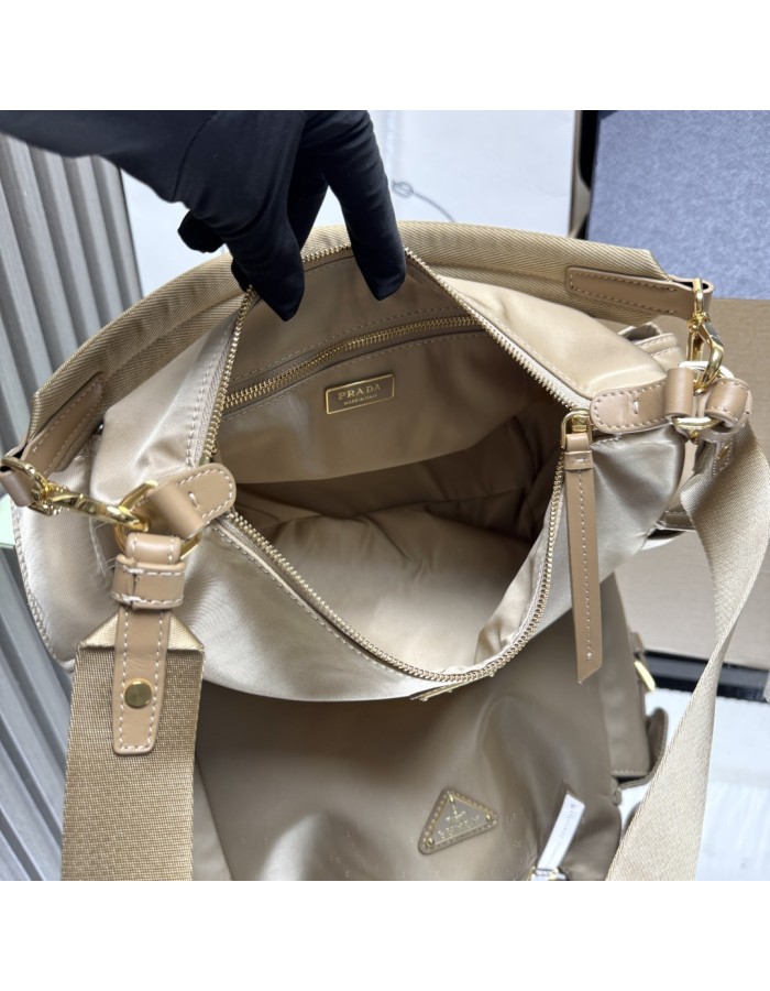 Borsa Prada Explore large in Re-Nylon e pelle PRADA