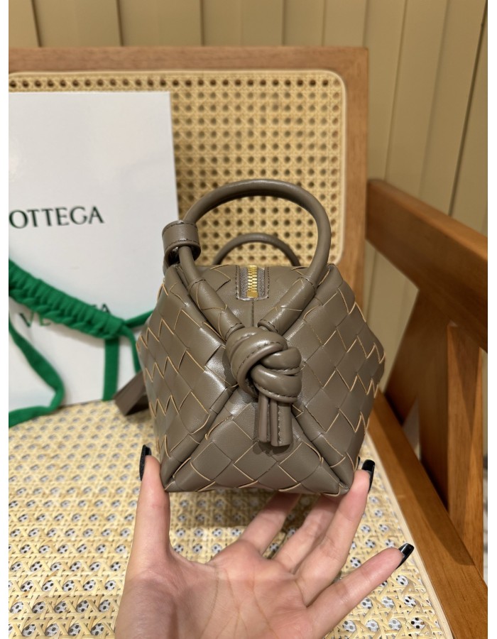 Loop top handle BOTTEGA VENETA