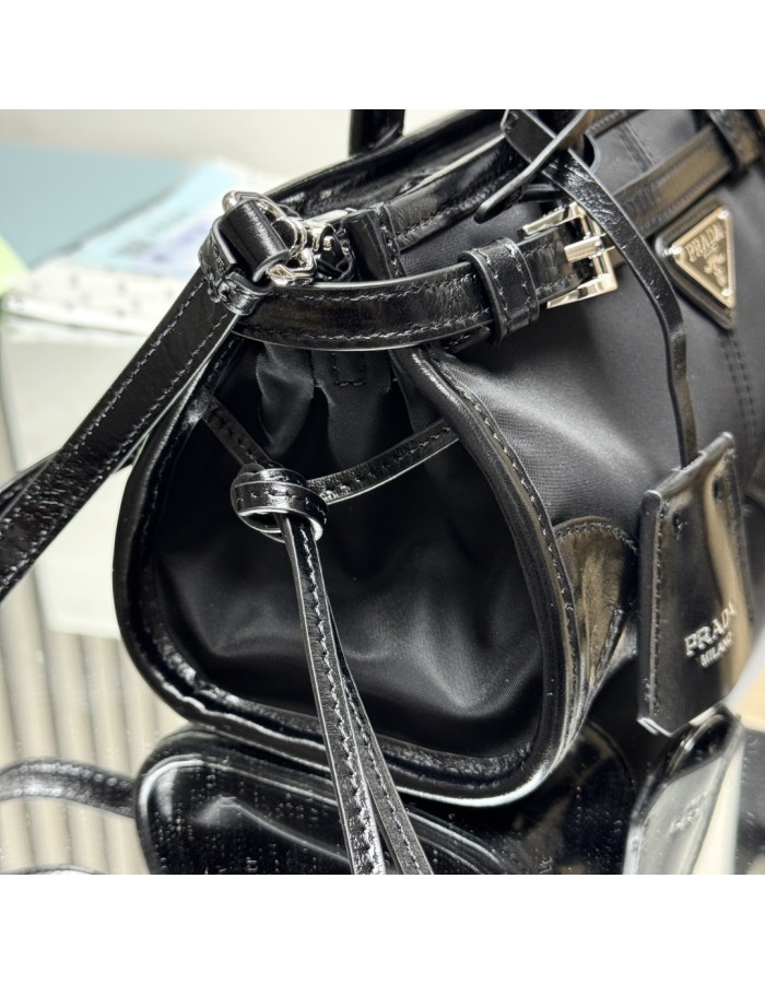 Borsa a mano Prada Bonnie small in Re-Nylon e pelle PRADA
