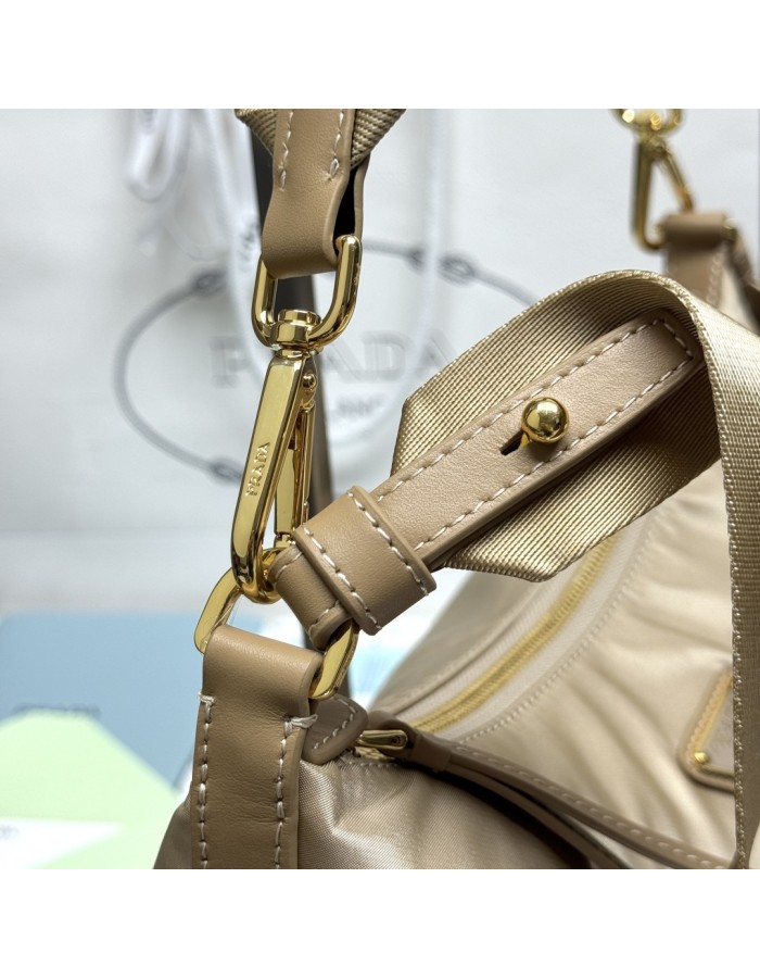 Borsa Prada Explore large in Re-Nylon e pelle PRADA