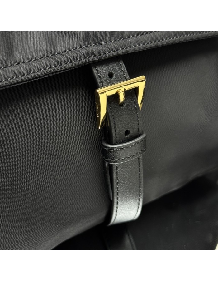 Borsa Prada Explore medium in Re-Nylon con pattina PRADA