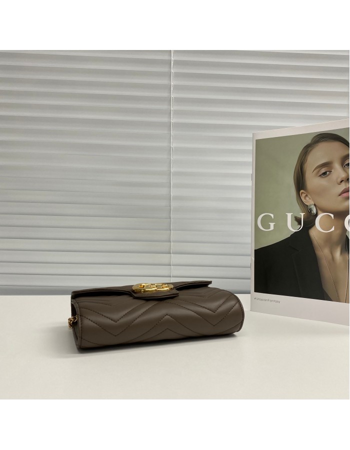 Portafoglio GG Marmont con catena GUCCI