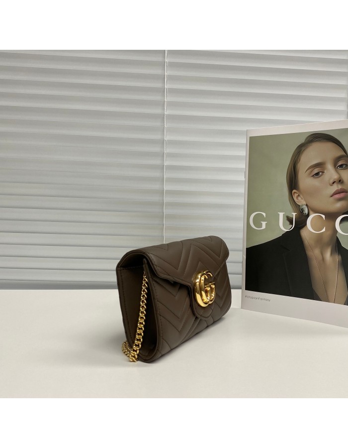 Portafoglio GG Marmont con catena GUCCI