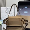 Borsa Prada Explore medium in Re-Nylon con pattina PRADA