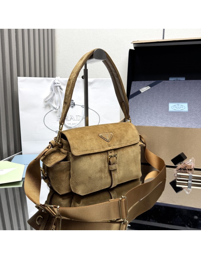Borsa a spalla Prada Explore medium in pelle scamosciata PRADA