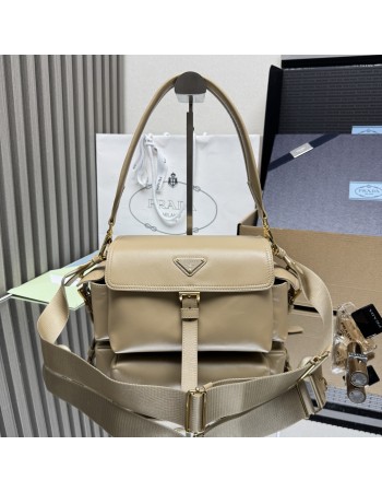 Borsa Prada Explore medium in nappa con pattina PRADA