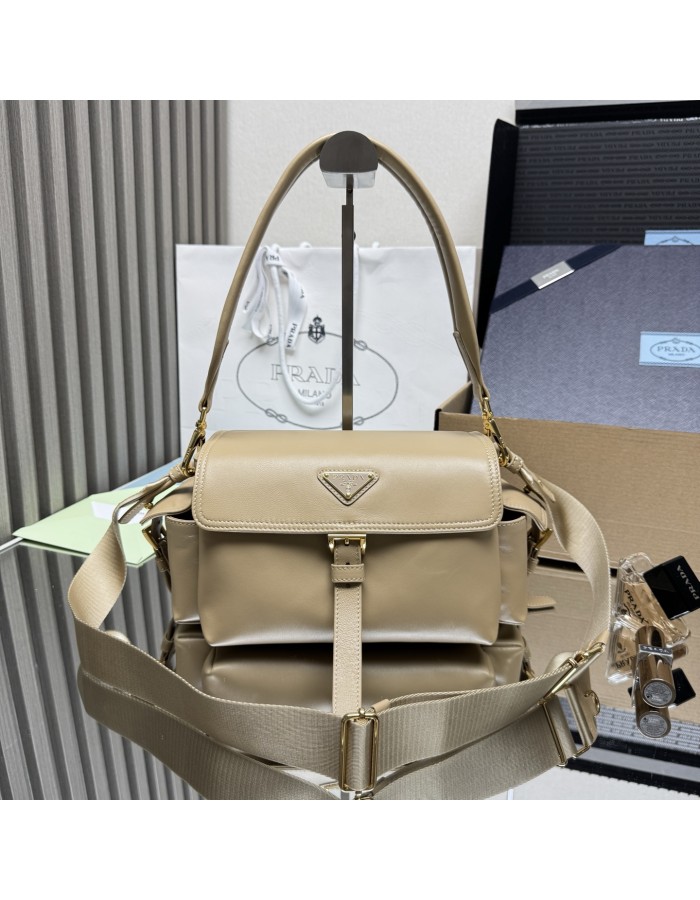 Borsa Prada Explore medium in nappa con pattina PRADA