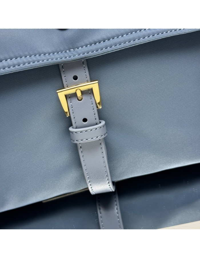 Borsa Prada Explore medium in Re-Nylon con pattina PRADA