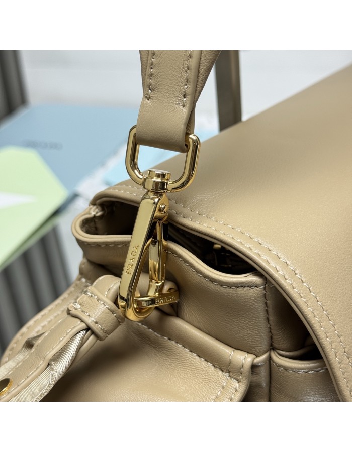 Borsa Prada Explore medium in nappa con pattina PRADA