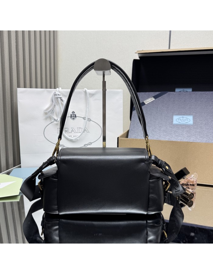 Borsa Prada Explore medium in nappa con pattina PRADA