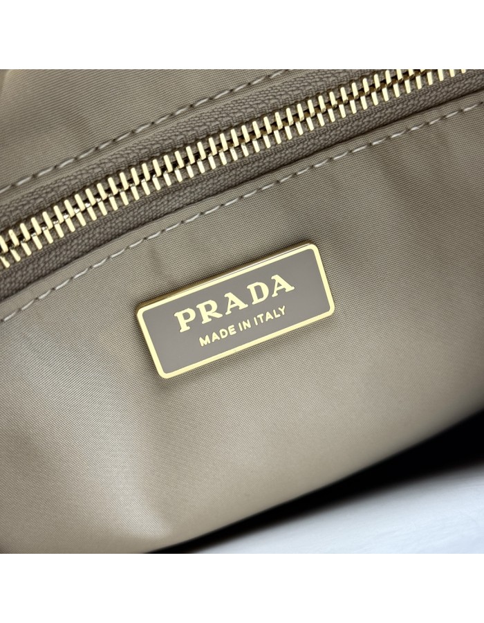 Borsa Prada Explore large in Re-Nylon e pelle PRADA
