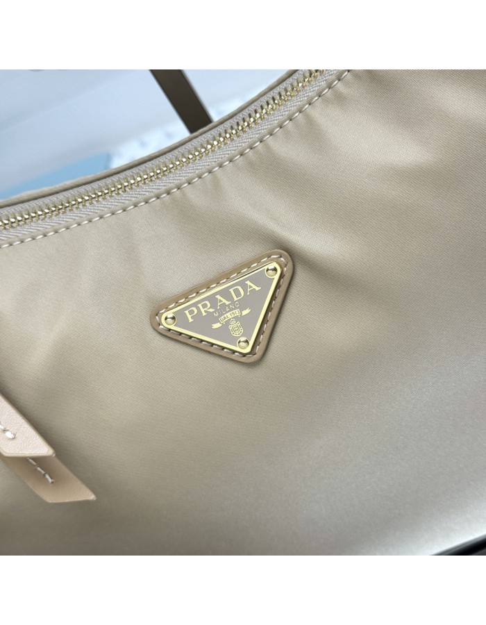 Borsa Prada Explore large in Re-Nylon e pelle PRADA