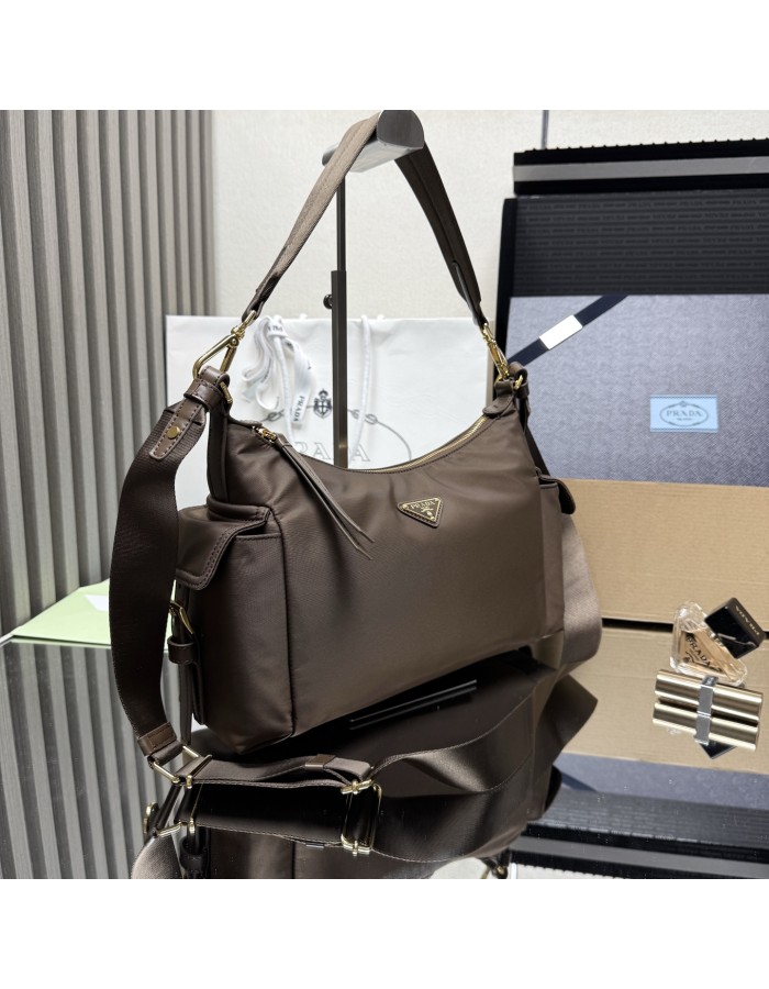 Borsa Prada Explore large in Re-Nylon e pelle PRADA