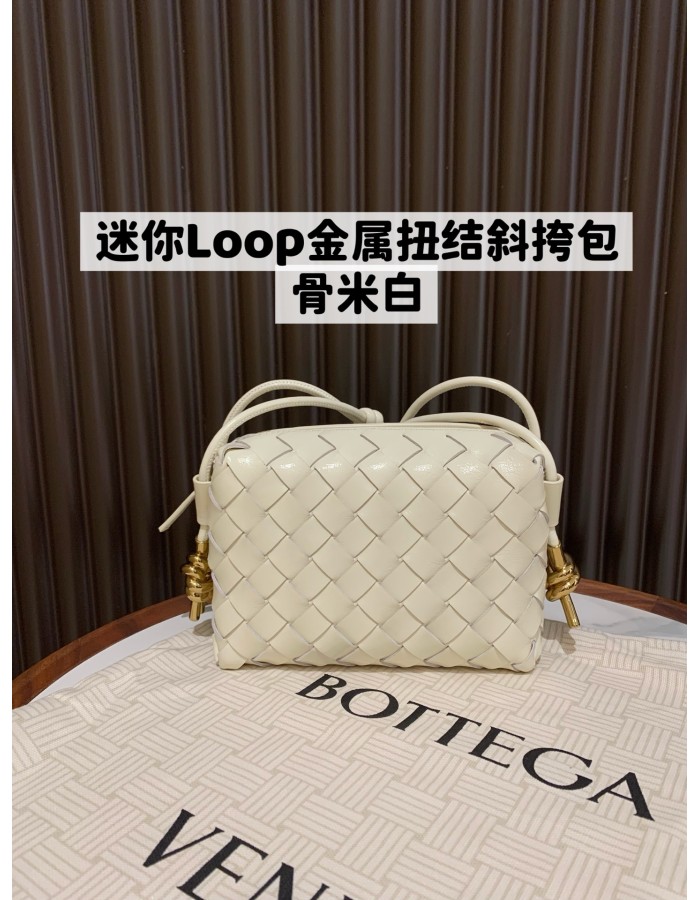 Mini Loop Metal Knot BOTTEGA VENETA
