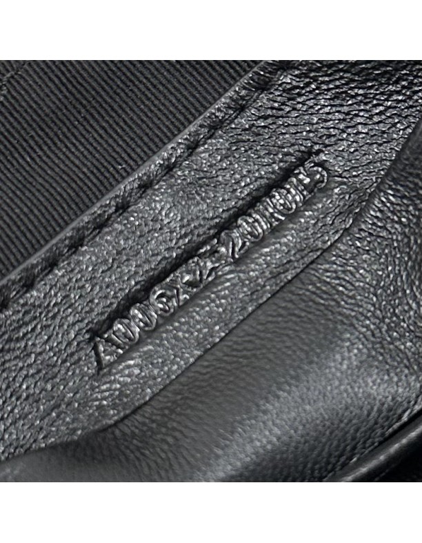 Pouch GG Marmont con cinturino GUCCI