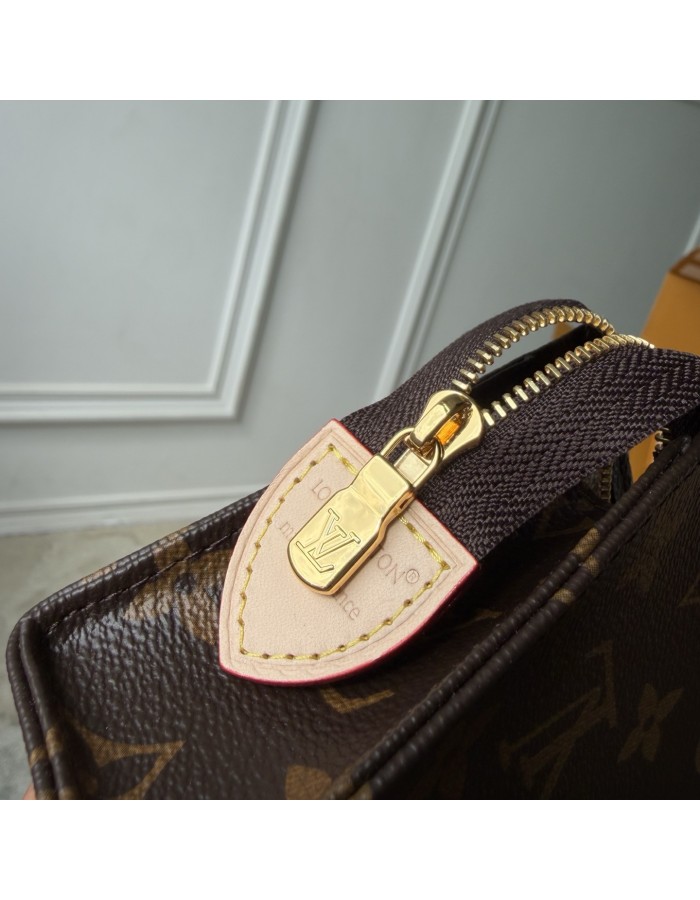 Trousse Toilette LOUIS VUITTON