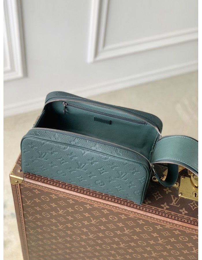 Trousse toilette Dopp Kit LOUIS VUITTON