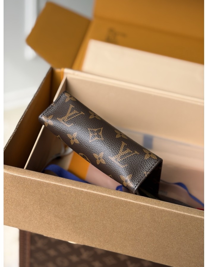 Trousse Toilette LOUIS VUITTON